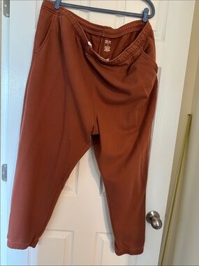 TEK GEAR Ultrasoft Fleece Sweatpants in Rust Orange with White Drawstring